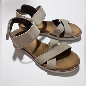 Skechers Women's Tan Sandals